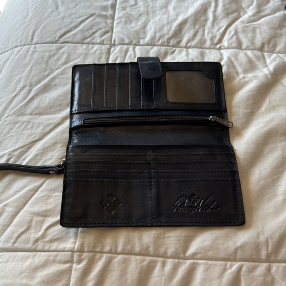 Patricia Nash birds of Paradise wallet - Picture 3 of 6